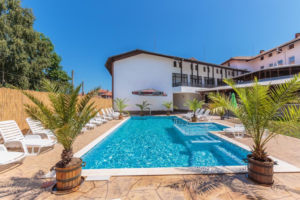 Hotel تشيرنوموريتس المظهر الخارجي الصورة
